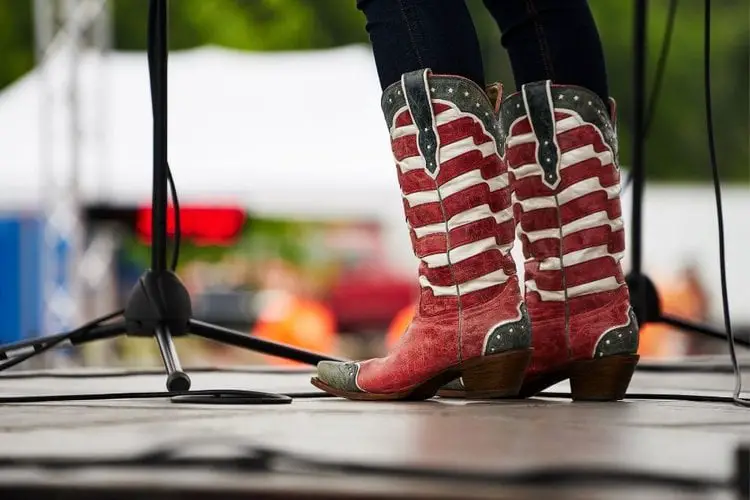 Captured Women Wearing Boots Captured Women Wearing Boots
