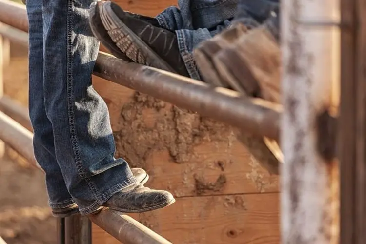 how to make cowboy boots tighter around calf