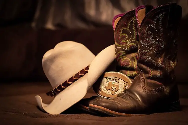 Cowboy boots, belt and hat