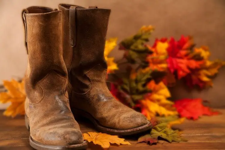 How to Stretch Cowboy Boots at Home