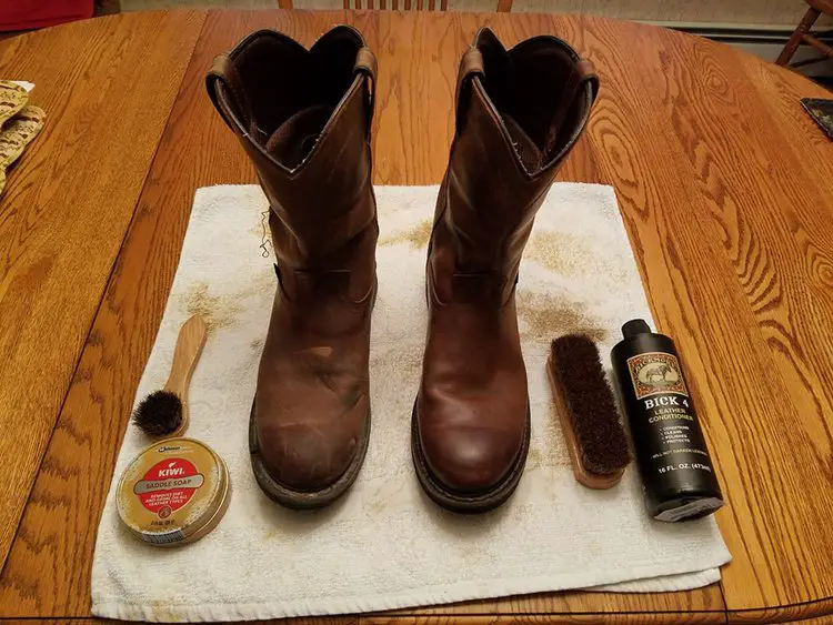polish cowboy boots with stitching