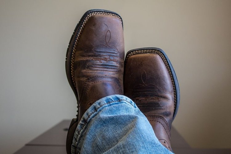 Cowboy boots for men with wide feet
