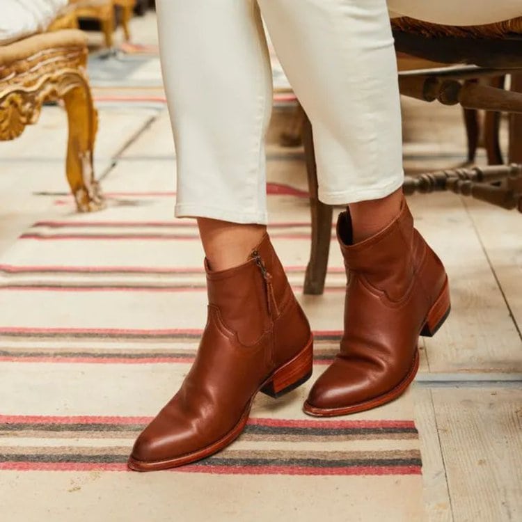 Girl wear The Jenny Boots from Tecovas