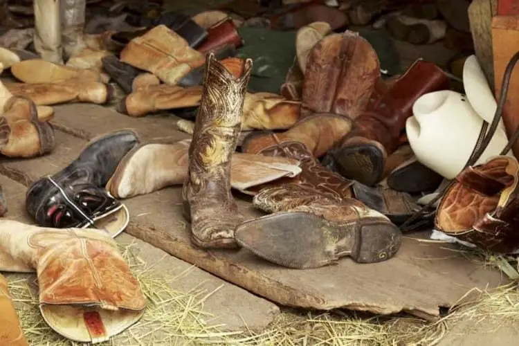 how to stop cowboy boots from squeaking