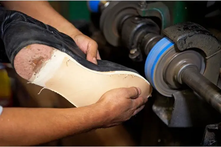  Sanding cowboy boots outsole