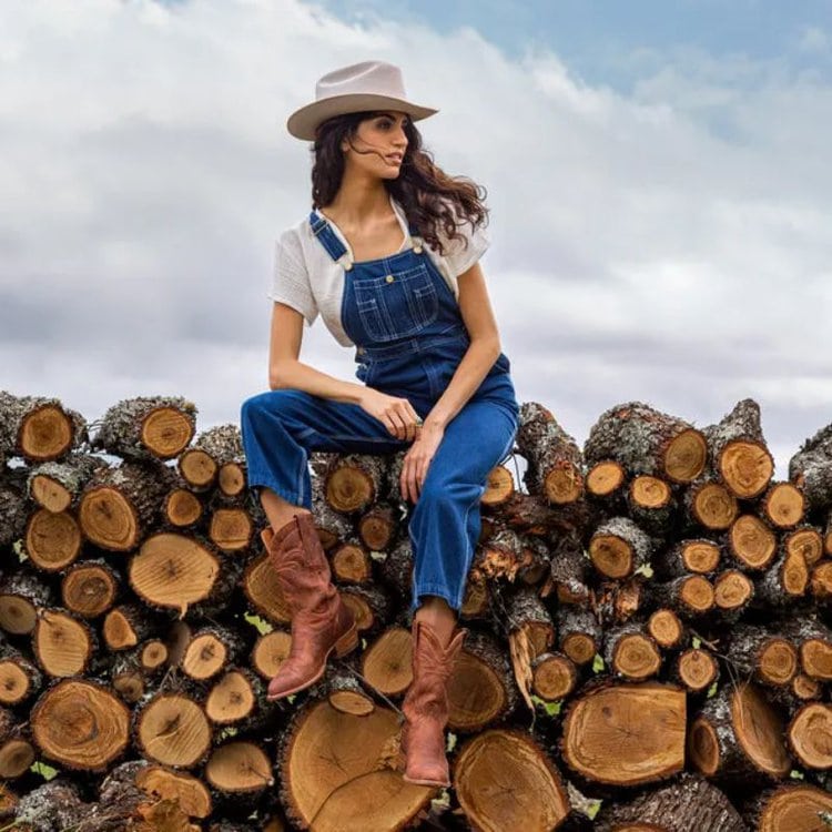 A woman wear The Jamie Cowboy boots and are working in the ranch