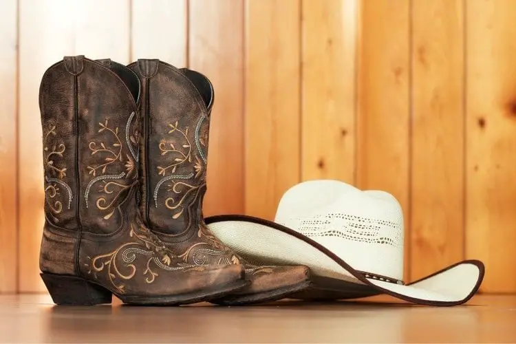 Types of cowboy boots for line dancing There are many different types of cowboy boots, such as Roper boots, Buckaroo boots, Riding boots, Western work boots, Stockman, Western boots, etc. Roper boots and Riding boots are two favorite types of cowboy boots for line dancing. They have the classic western look that has been loved for centuries. Roper boots are well designed with low heels and a wide toe box, which helps you get comfort and balance while dancing. Unlike roper boots, riding boots usually have high heels and pointed toes. People often prefer to use riding boots because of the gorgeous sound that their heels give. You can also use western work boots, as these boots are extremely comfortable. The downside is that their grip is too good, you might find it difficult to make line dancing moves.