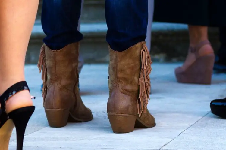 How should Cowboy Boots Fit on the Calf?
