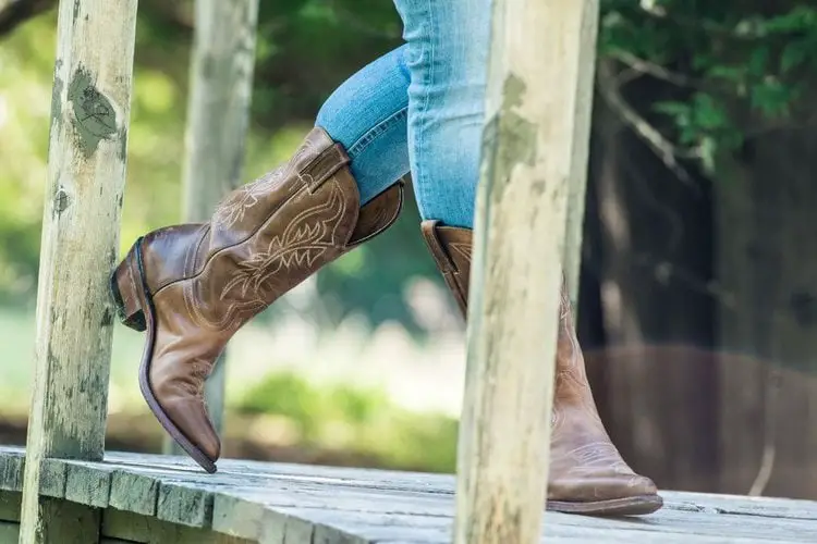 How to Wear Cowboy Boots in the Summer?