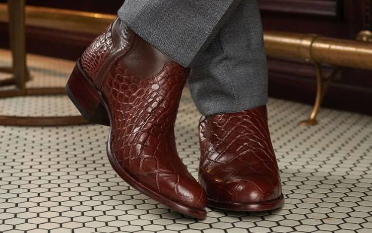 Man wearing the Austin boots with a suit