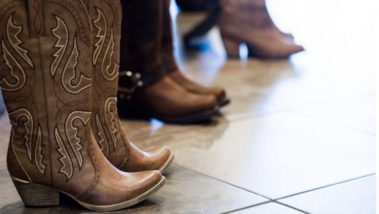 How Do You Get The Smell Out of Cowboy Boots? 10 Best