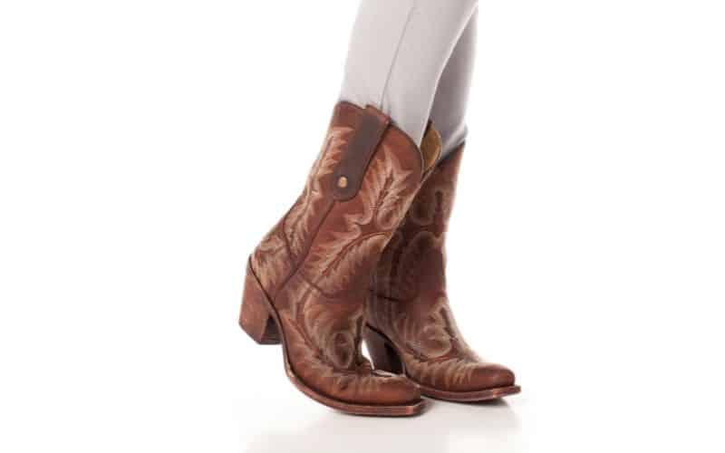 Women wear cowboy boots with fade jeans