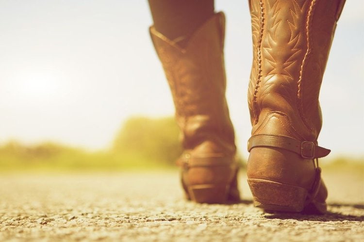 man wear cowboy boots to walking