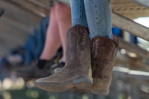 how to make cowboy boots tighter around calf