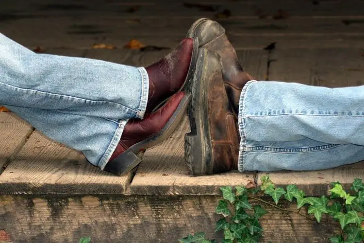 How to keep your feet warm in cowboy boots?