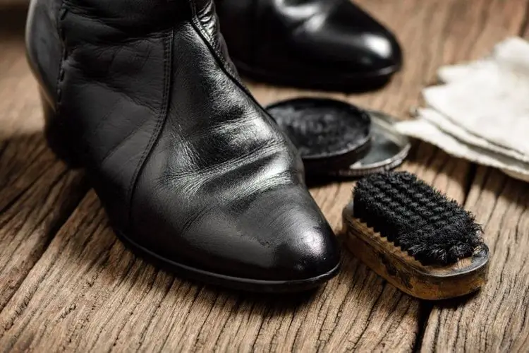 polishing cowboy boots