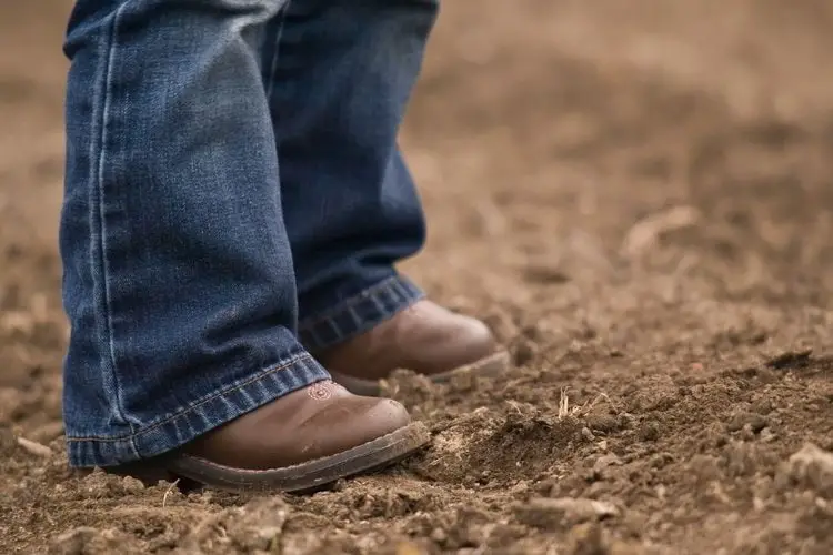 How to Keep My Feet from Sweating in Cowboy Boots