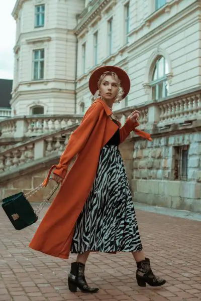 A woman wear midi dress with black cowboy boots