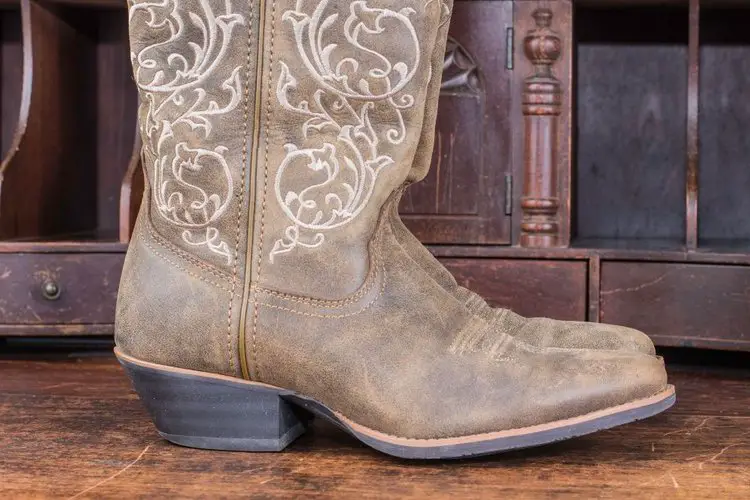 Moderate high heel of cowboy boots