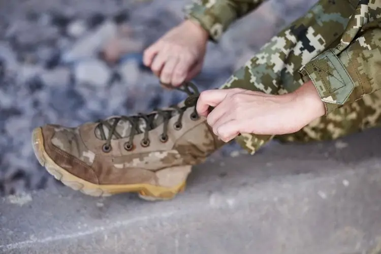 lacing system of military boots