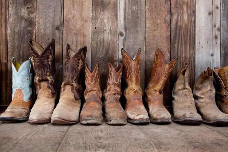 Many pairs of cowboy boots