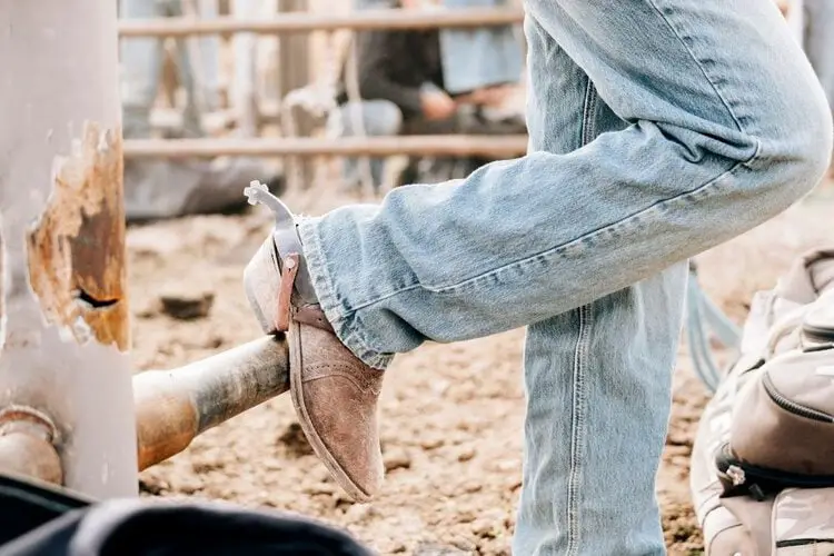 Men wear cowboy heel cowboy boots (1)