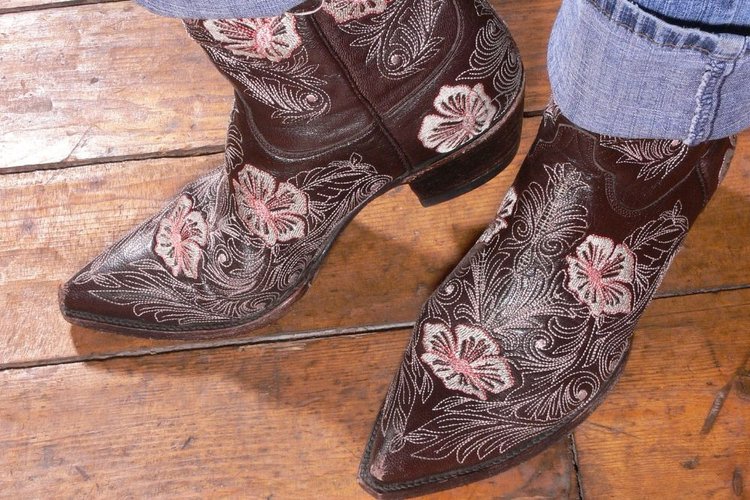 robber heel cowboy boots with stitches