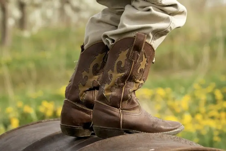 Cowboy boots with form pleats khaki