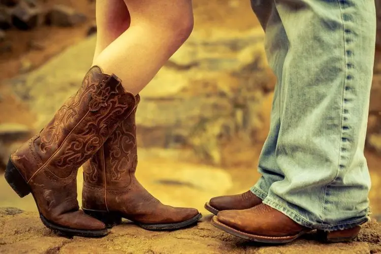 Men and women wear cowboyt boots in summer