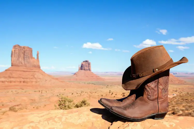 Cowboy boots and cowboy hat on the grand canyon