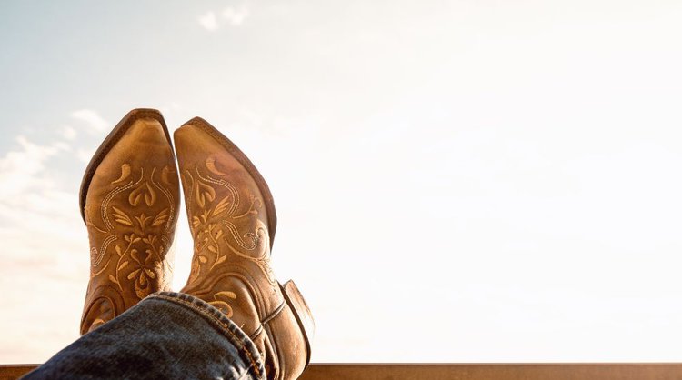 Women wear cowboy boots and point the toe to the sky