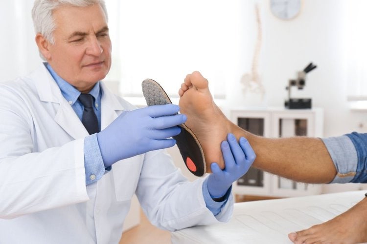 doctor is choosing a suitable insole for his patient