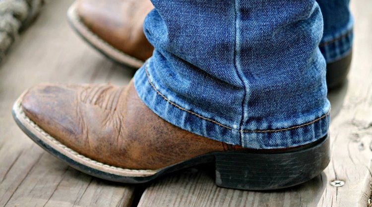 Man wear jeans with 1 inch heel cowboy boots