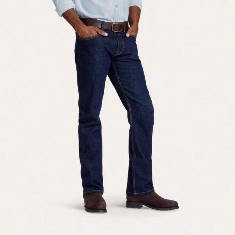 Man wear jeans, cowboy boots and T shirts