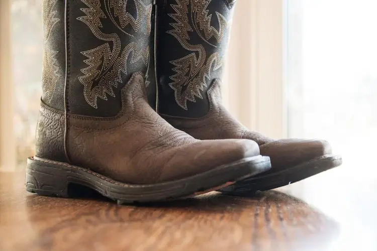 cowboy boots with toe curling up