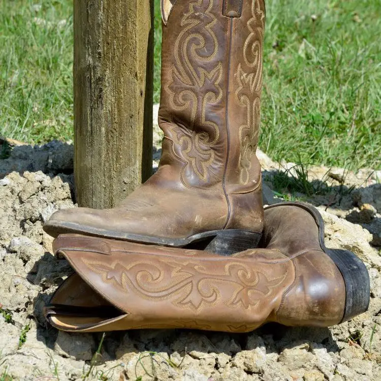 drying out cowboy boots left outdoor