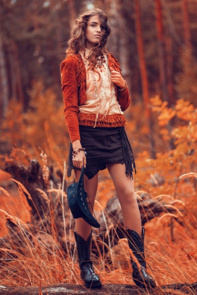 A woman wears cowboy boots outfit in boho style