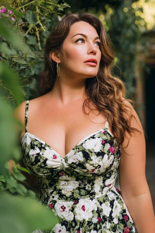 plus-size woman wears a summer wedding guest dress